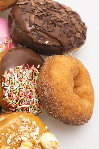 Donuts assados frescos variados — Fotografia de Stock