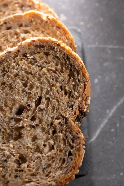 Detailní Zblízka Vysokým Obsahem Vlákniny Nízkým Sedm Semen Obilný Chléb — Stock fotografie