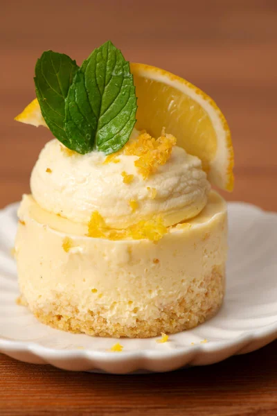 Fresh Made Keto Lemon Cream Pie Almond Coconut Crust — Stockfoto