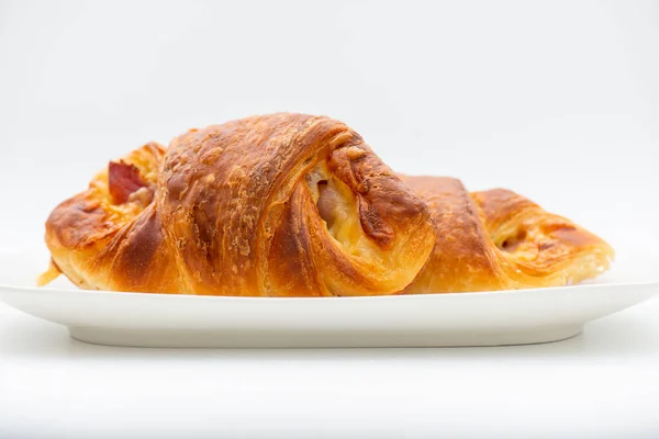 Čerstvě Upečená Pikantní Šunka Sýrem Croissant — Stock fotografie