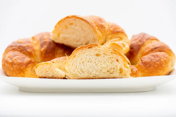 Detailní Detailní Fotografie Čerstvě Upečeného Obyčejného Másla Vločkového Croissantu — Stock fotografie