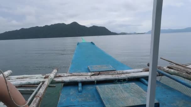 Výsadkář Bangka Loď Pohybující Přes Nedotčené Vody Palawan Souostroví Provincie — Stock video