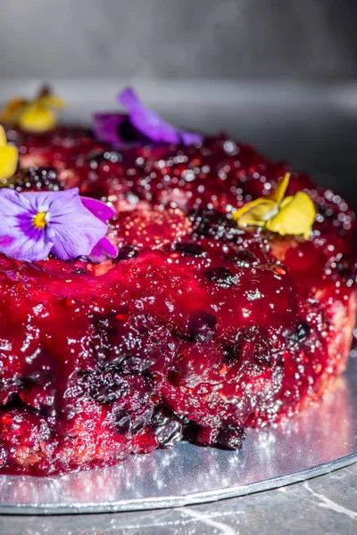 Home Made Upside Cake Mixed Berries Including Organic Strawberries Blueberries — Fotografia de Stock
