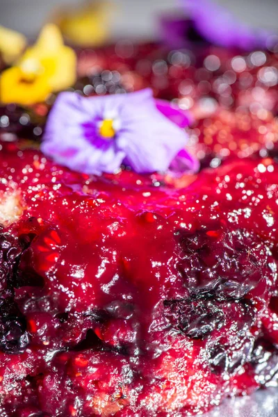 Home Made Upside Cake Mixed Berries Including Organic Strawberries Blueberries — Fotografia de Stock