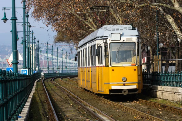 Gelbe Straßenbahn — Stockfoto