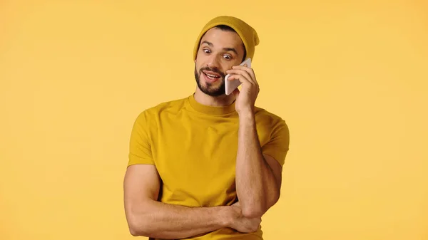 Smiling Man Beanie Hat Talking Smartphone Isolated Yellow — Fotografia de Stock