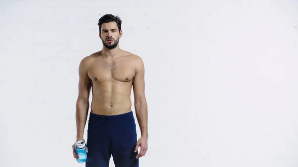 Bearded Sportsman Shorts Holding Blue Sports Bottle White Brick Wall — Stockfoto