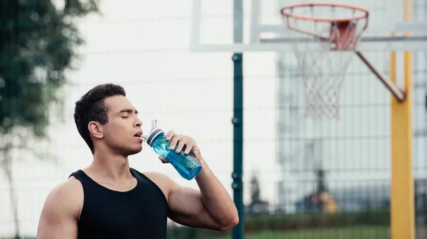 Mixed Race Sportsman Closed Eyes Drinking Water Sports Bottle Outdoors — Stock Photo, Image