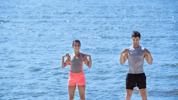 Young Brunette Couple Training Sea Beach — Stock Photo, Image