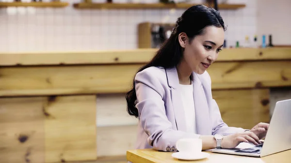 Pretty Asian Businesswoman Suit Typing Laptop While Working Remotely Cafe — Stock Photo, Image