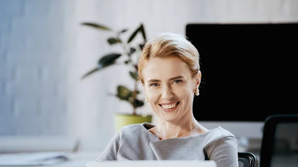 Cheerful Businesswoman Formal Wear Looking Camera Office — Stock Photo, Image