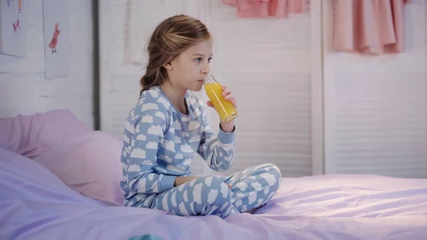 Preteen Kid Drinking Orange Juice Bed Evening — 图库照片