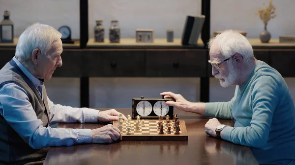 Side View Senior Grey Haired Men Playing Chess Living Room — Zdjęcie stockowe