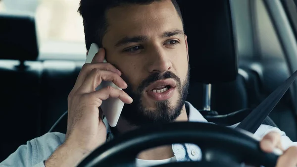 Young Man Traveling Car Talking Mobile Phone — Fotografia de Stock