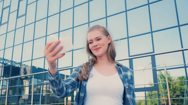 Positive Young Woman Plaid Shirt Taking Selfie Smartphone Urban Street — Stock Photo, Image