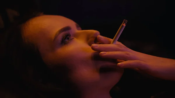 Young Woman Looking Away While Smoking Cigarette Isolated Black — Stock Photo, Image