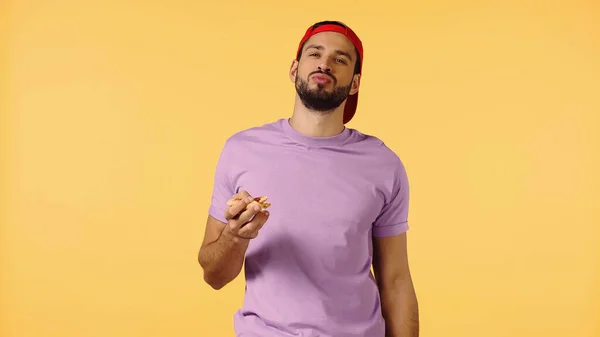 Bearded young man eating pizza isolated on yellow — Foto stock