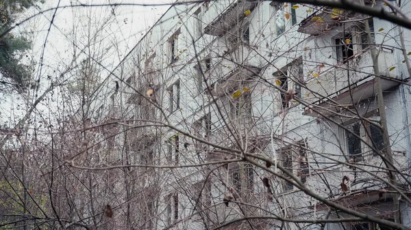 Abandoned building near trees in chernobyl city — стоковое фото