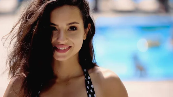 Happy brunette woman in swimsuit looking at camera — Photo de stock