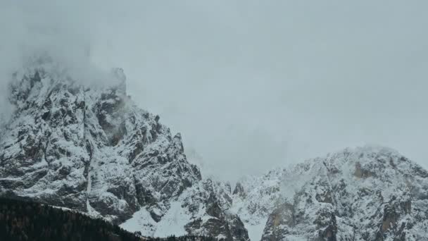 Timelapse Beautiful View Rocky Snowy Mountains Obscured Clouds Trentino Sudtirol — Vídeo de stock