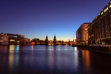 oberbaum Köprüsü, berlin gece