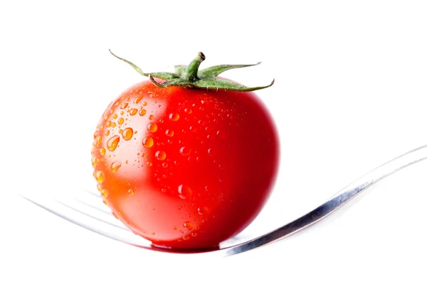 Tomate rojo maduro con gotitas de agua —  Fotos de Stock