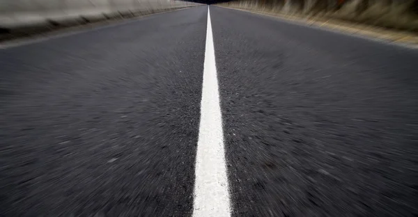 Bulanık asfalt yol — Stok fotoğraf