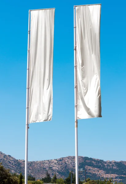 iki beyaz bayrak