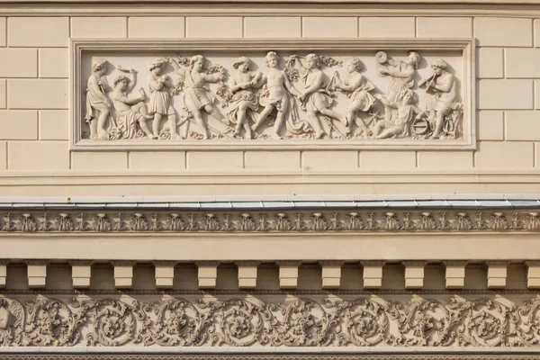 MOSCOU, RUSSIE - 1er octobre 2018. Bolchoï Théâtre, façade bas-reliefs — Photo