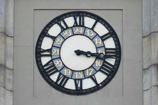 MOSCOU, RUSSIE - 1er octobre 2018. Horloge de la tour sur le télégraphe central — Photo