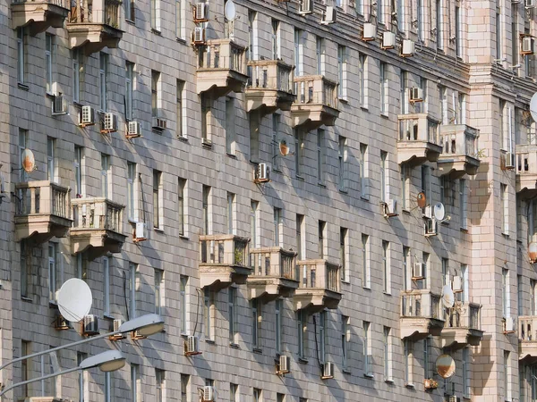 MOSCOU, RUSSIE - 22 septembre 2018 : La façade de l'ancien bâtiment résidentiel — Photo