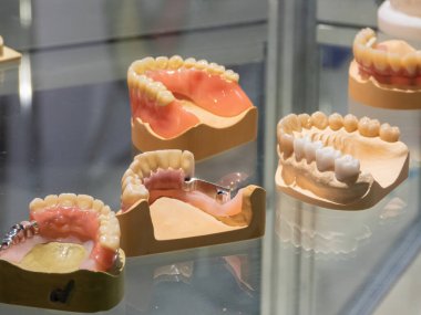 MOSCOW, Rusya - 25 Eylül 2019. Moskova Uluslararası Diş Sergisi Diş Teknisyeni Ekipmanı DENTAL-EXPO 2019