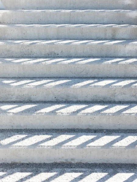 Las Escaleras Exteriores Hechas Hormigón Gris Sombras Día Soleado —  Fotos de Stock