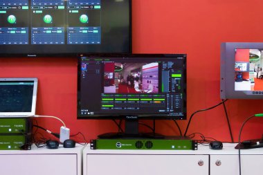 Moskova, Rusya - 30 Ocak 2019: CSTB TELECOM MEDIA 2019 Sergisi. TV ağ ekipmanları