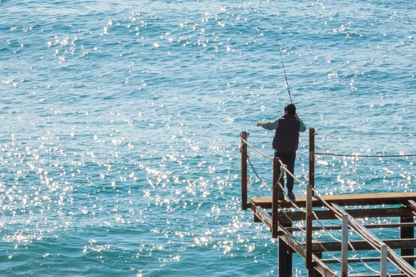 Alania Turquía Febrero 2022 Adolescente Está Pescando Desde Muelle Orilla Imagen de archivo