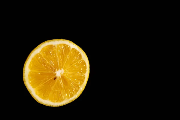 Лимонний Шматочок Відсікаючий Контур Ізольований Чорному Фоні — стокове фото