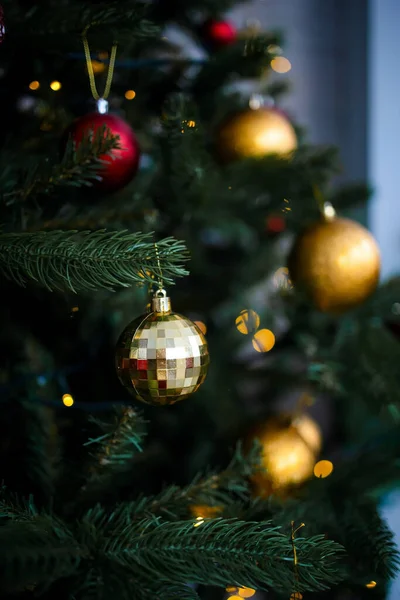 Detailní Záběr Míčků Vánoční Stromek Bokeh Věnce Pozadí Nový Rok — Stock fotografie