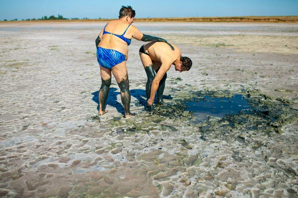 Gente Orilla Del Mar Muerto Está Tomando Tratamientos Bienestar Usando — Foto de Stock