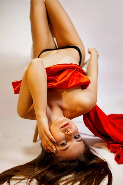 Retrato Una Hermosa Rubia Sexy Con Cabello Largo Hermoso Cuerpo —  Fotos de Stock