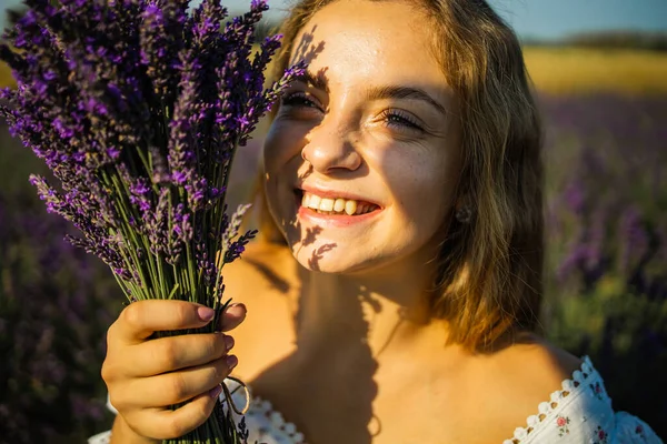 Beautiful Girl Lavender Wreath Retro Dress Lavender Field Beautiful Woman — Stock Photo, Image