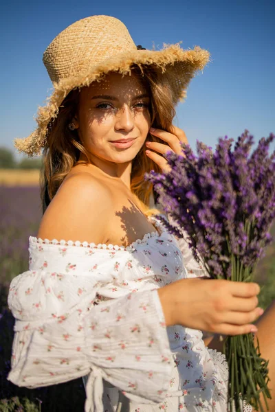 Beautiful Girl Lavender Wreath Retro Dress Lavender Field Beautiful Woman — Stock Photo, Image