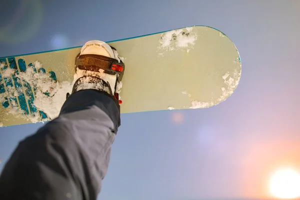 Snowboarder Zitten Bij Zonsondergang Ontspannen Moment Franse Alpen Skigebied Wintersport — Stockfoto
