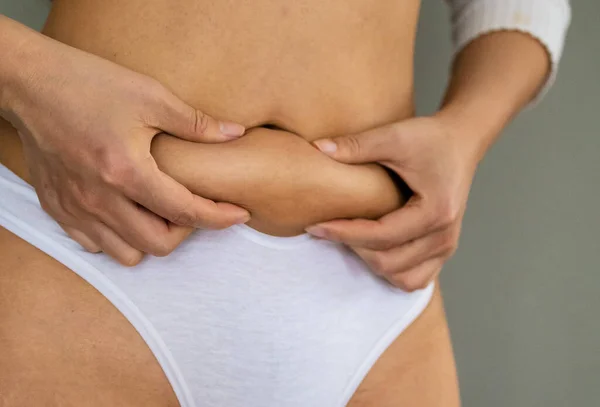 Vrouw Wit Ondergoed Houdt Haar Dikke Buik — Stockfoto