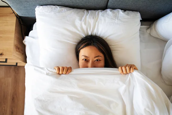 Jong Mooi Aziatisch Meisje Bed Slapende Vrouw Een Stralen Van — Stockfoto