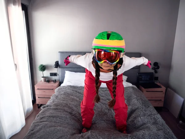 Funny Asian Female Headset Skiing Home — Stock Fotó