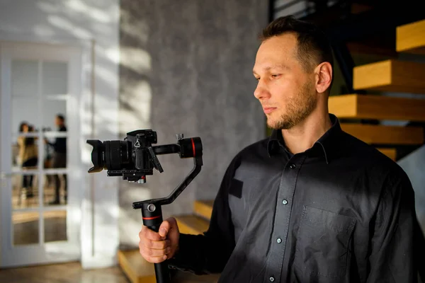 Young Handsome Cameraman Shooting Mirrorless Camera Video — Foto Stock