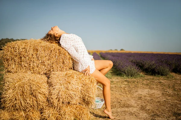 Fashion Portrait Woman Sitting Hay Stack Wind Her Hair — Stock Photo, Image