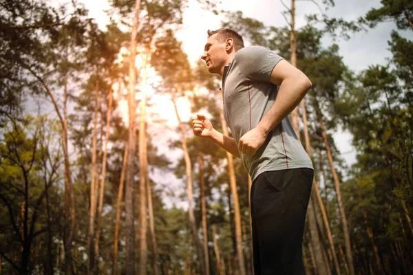 Hombre Huyendo Corredor Masculino Corriendo Parque Tipo Entrenando Aire Libre — Foto de Stock