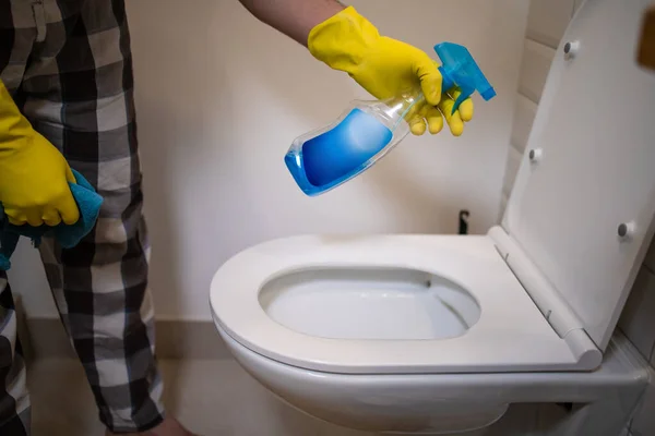 Man Wearing Gloves Clean Toilet Sponge Bathroom — Stok fotoğraf