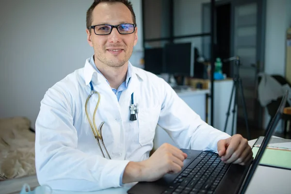 Doctor Works Laptop Writes Documents Reference Information Hospital — Stockfoto
